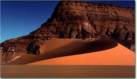 Distintos paisajes desérticos en una misma imagen
