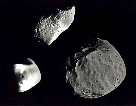Montaje fotográfico de tres asteroides por la sonda Galileo.