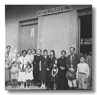  Familiares de los Nacionalistas muertos en la  Masacre De Ponce al frente de la Junta Nacionalista.