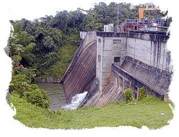 El embalse de Cidra fu construido en 1946 por la 
Autoridad de Acueducto y Alcantarillados de Puerto Rico (AAA). Esta reserva fue construida como fuente pblica 
de abastecimiento de agua para servir los municipios de Guaynabo, Aguas Buenas, Cidra, y Comero, entre otros.